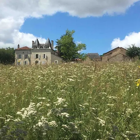 Pear Set In Beautiful Private Surroundings Millac (Vienne)