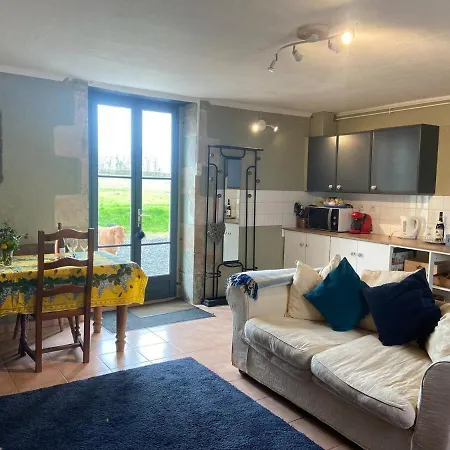 דירה Pear Set In Beautiful Private Surroundings Millac (Vienne)