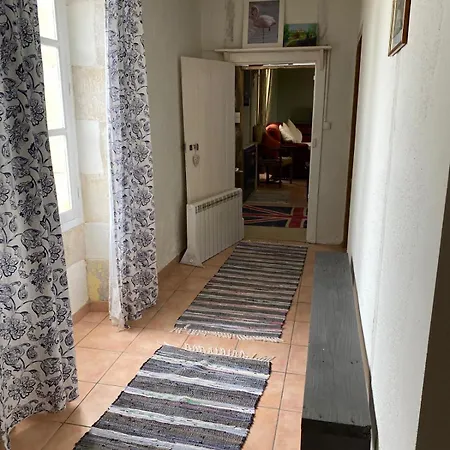 Pear Set In Beautiful Private Surroundings Millac (Vienne)