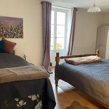 Pear Set In Beautiful Private Surroundings * Millac (Vienne)
